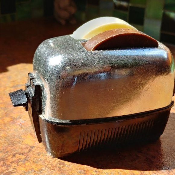 Vintage Salt and Pepper Toaster - Picture 3 of 8